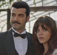 Demir din serialul Mă numesc Zuleyha, demonstrație uluitoare pe scenă! Fanii săi au fost de-a dreptul uimiți să-l vadă în postura de cântăreț! A renunțat sau nu celebrul Murat Unalmis la cariera lui în actorie?